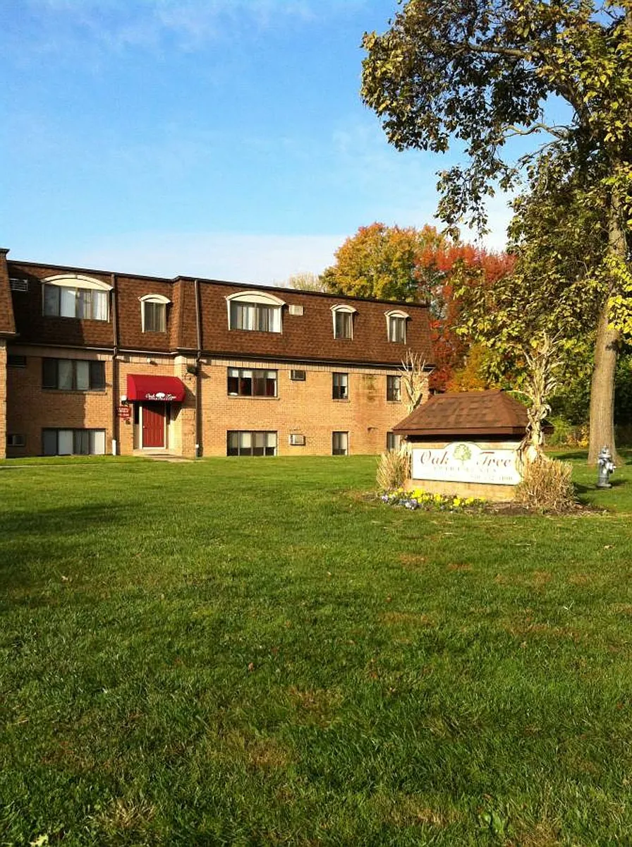 Building Photo - Oak Tree Apartments