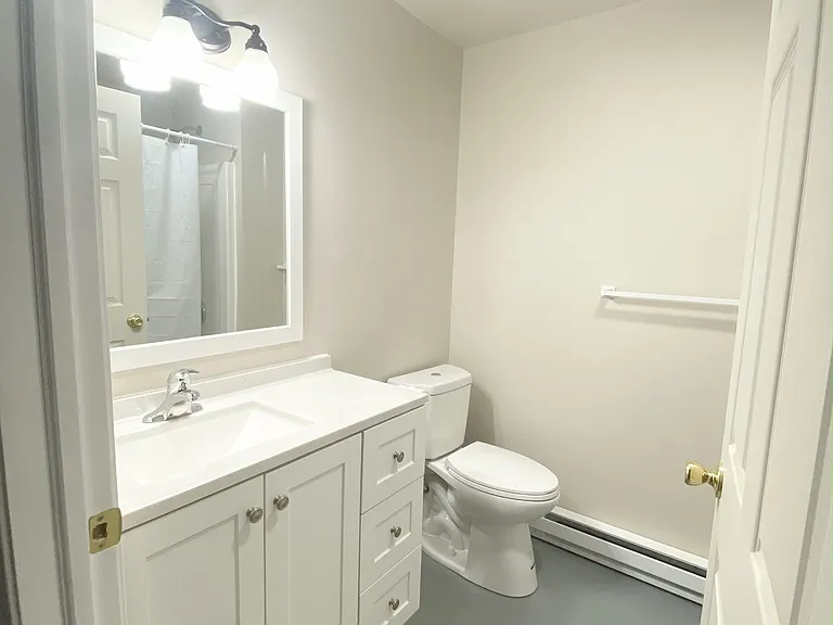 958 Ash St — Photo 11