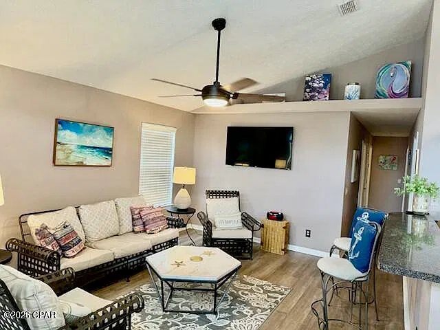3 bed, 2.0 bath, 1641 sqft, $2,800 — Photo 3