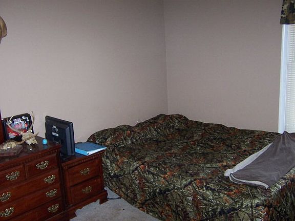 5th image of 205 Huffmond St