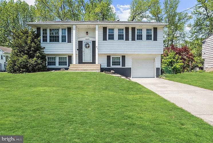 1st image of 1015 Lambert Dr