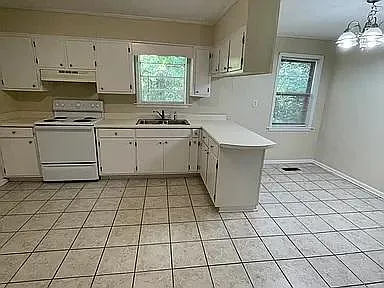 404 Ingram Ave W — Photo 5