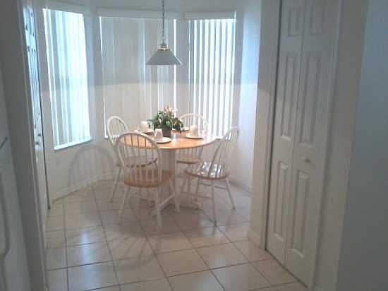 SCZ3P457SC-breakfast-nook