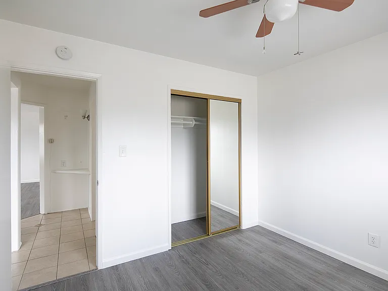 Ocean Palms Apartments — Photo 14