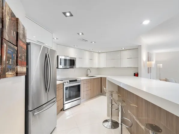 600 Parkview Dr, Hallandale Beach, FL