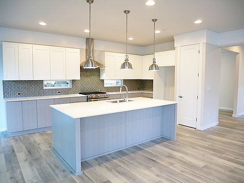 4th image of 13318 SE 261st Pl