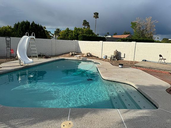 3rd image of 1809 E Riviera Dr