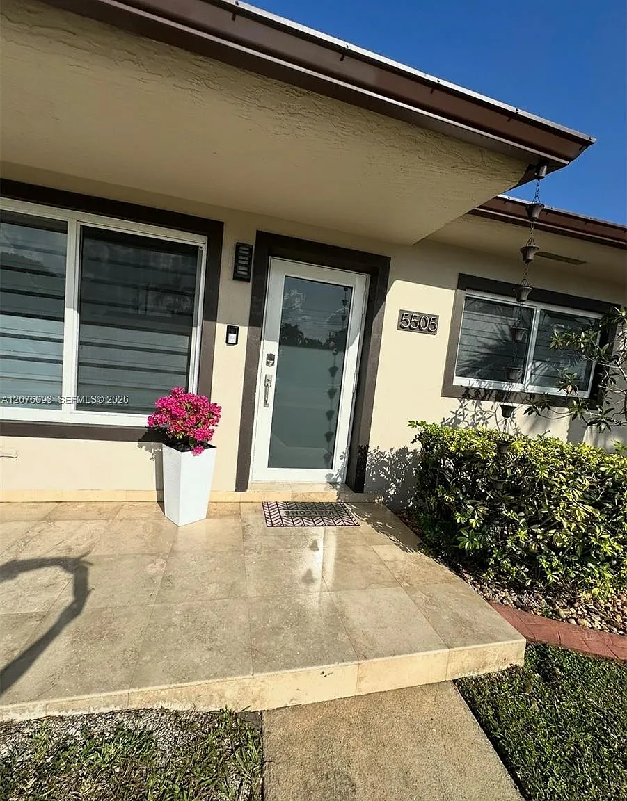 Palm Springs Ests 8th Add — Photo 3