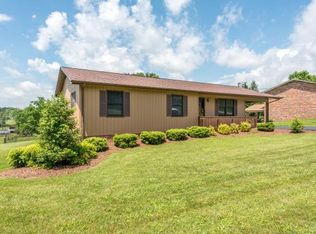 1513 McCracken Ln, Mount Carmel, TN 37645