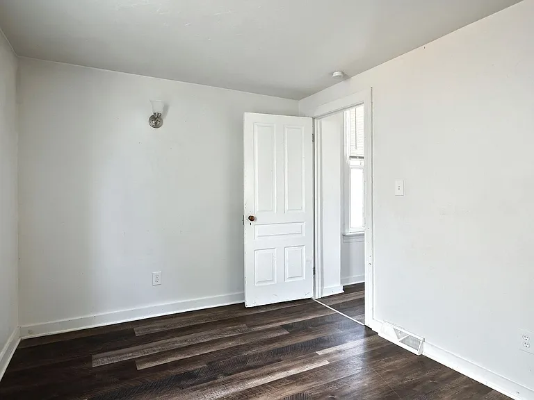 301 N Queen St — Photo 14
