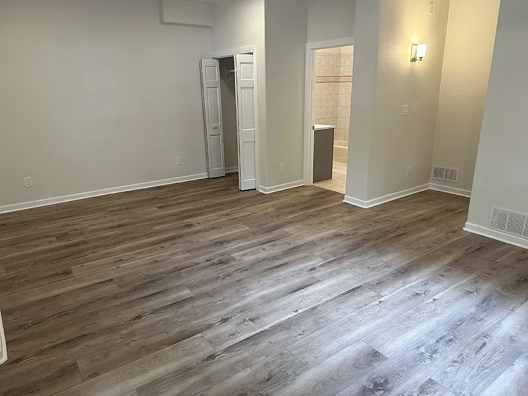 1752 S Clarkson St — Photo 13