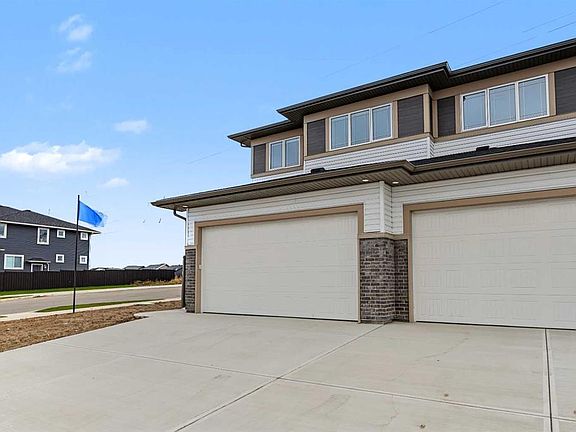 3rd image of 303 N Dawson Dock Way