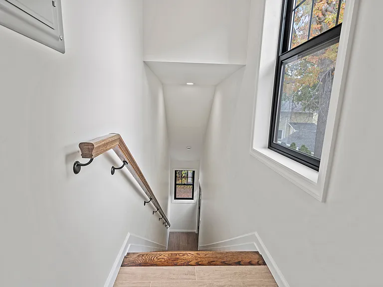 Hornblower Ave — Photo 17