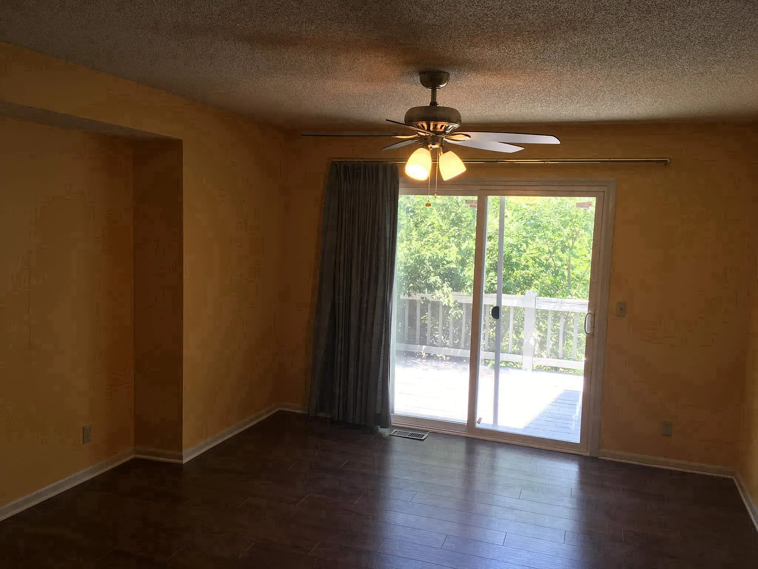 3 bed, 2300 sqft, $2,390 — Photo 3