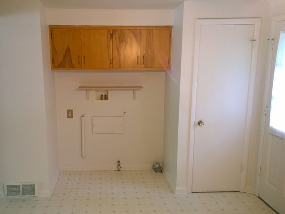 Laundry hookups - within the kitchen