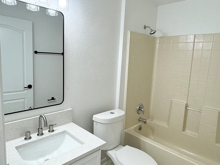 5804 Mariposa Cove Ln — Photo 4