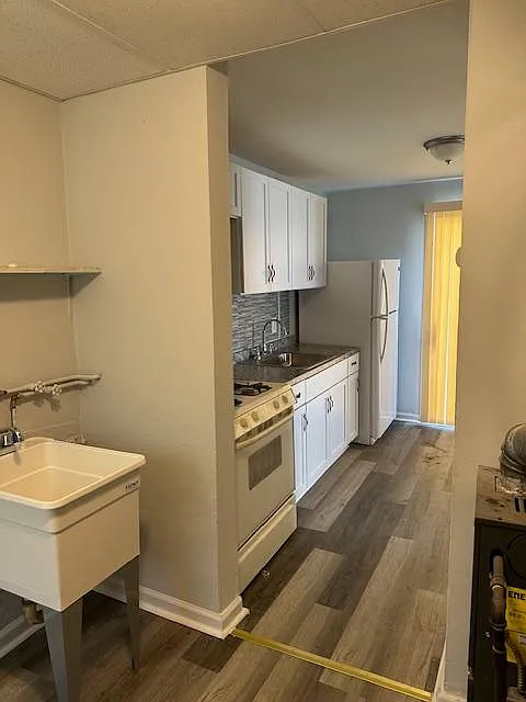 2 bed, 1000 sqft, $1,200 — Photo 4