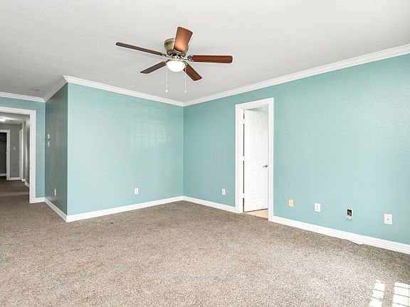 4th image of 7902 Dyer St
