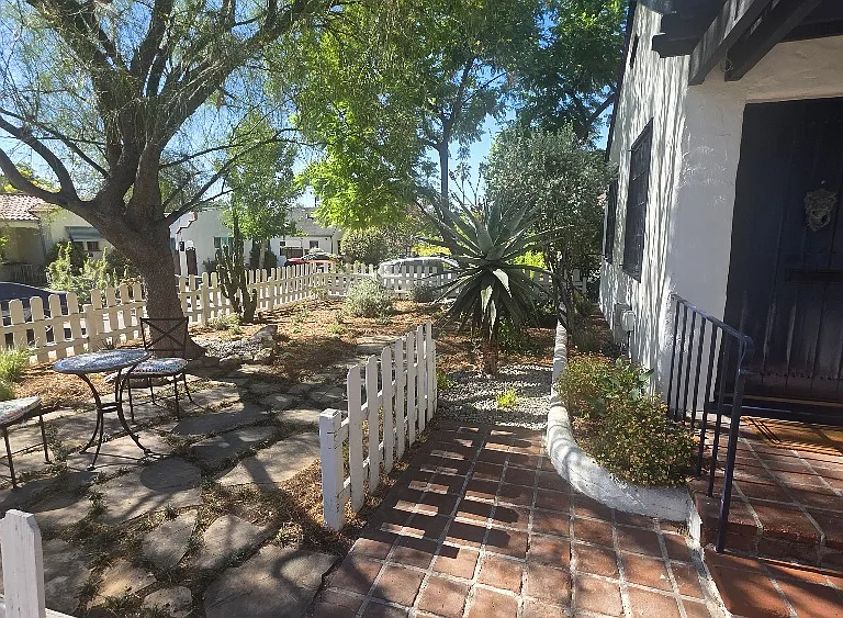 1151 Heather Sq — Photo 3