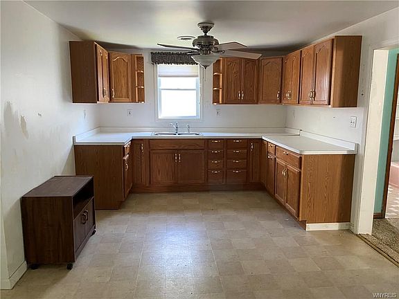 4th image of 192 Stenzil St