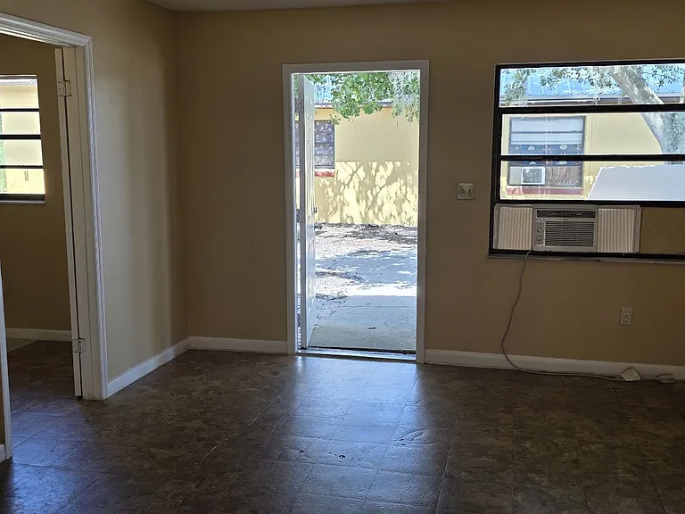 503 Washington Blvd NE — Photo 6