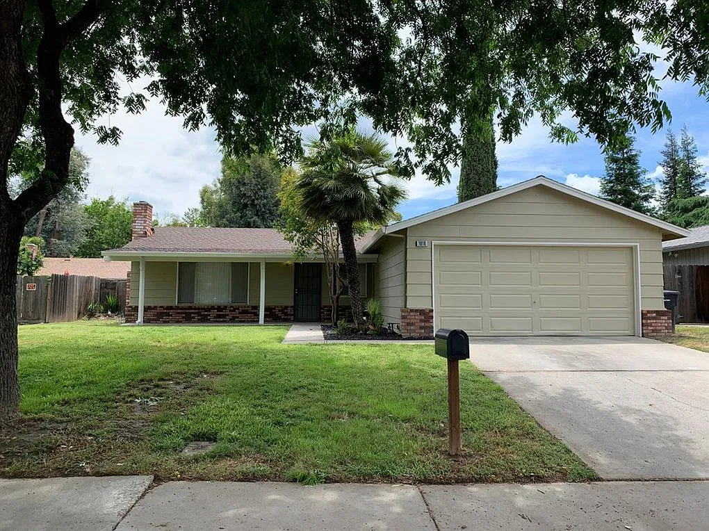 3 bed, 1152 sqft, $2,195 — Photo 1
