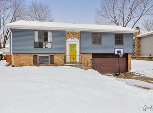 866 Hillandale Dr, Antioch, IL 60002