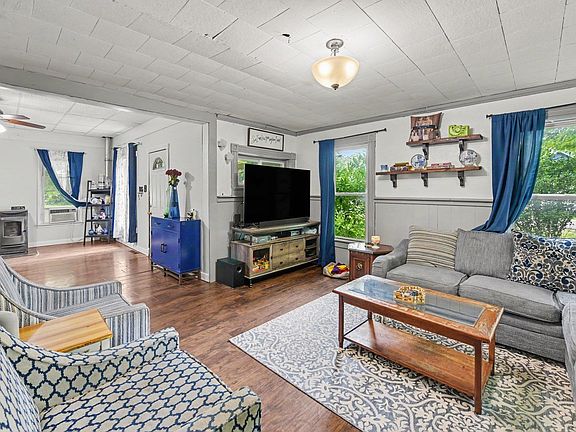 2nd image of 14596 Thompson Ave