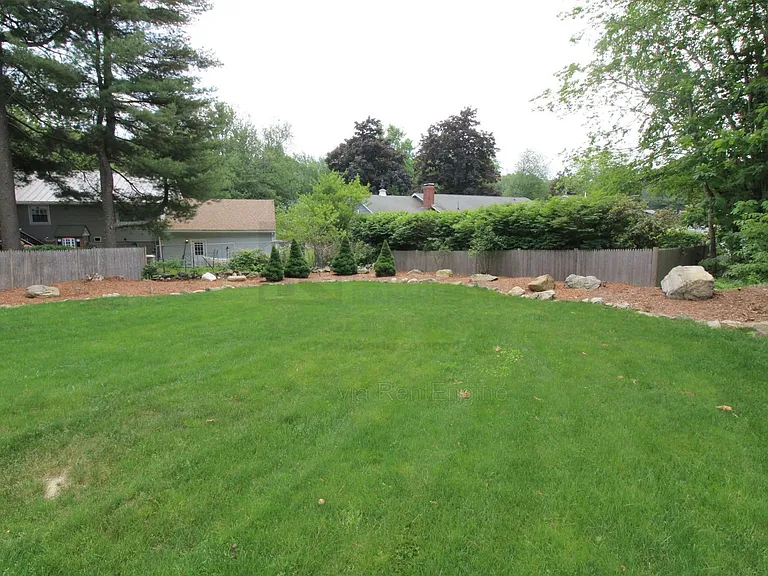 4 Nixon Park — Photo 27