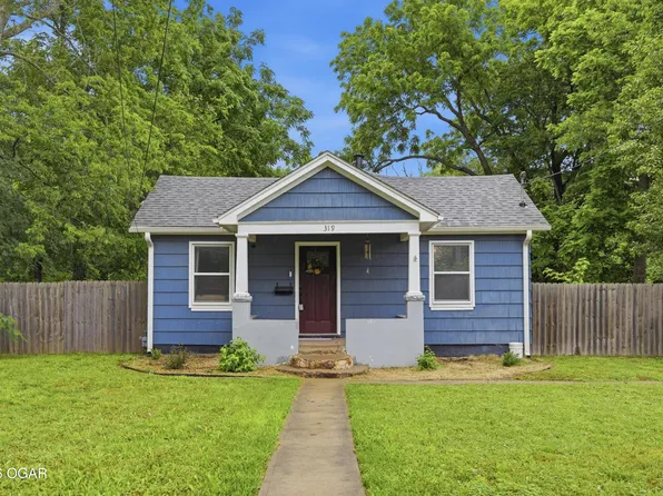319 E 13th St, Carthage, MO 64836
