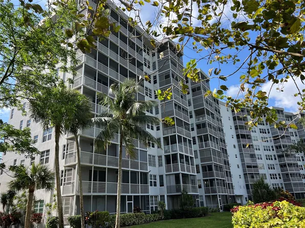 625 Oaks Drive #901, Pompano Beach, FL 33069