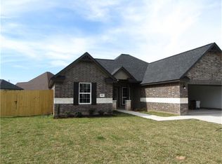 106 Adams St, Clute, TX 77531