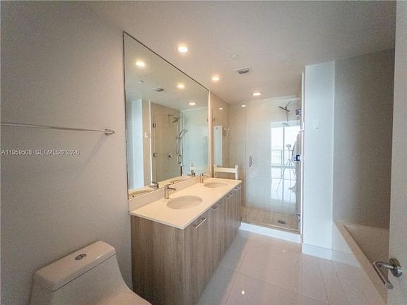 3rd image of 501 NE 31st St Unit 1701