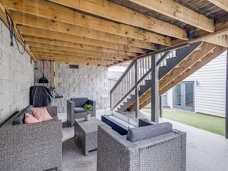 1106 Caldwell Ave — Photo 14