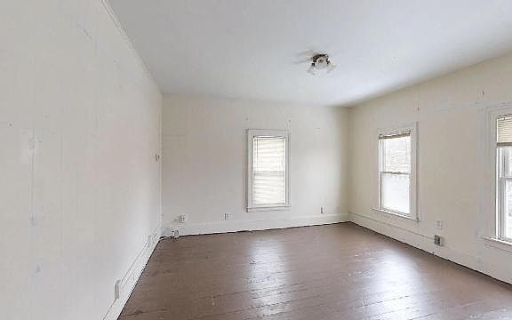 4th image of 64 Wood St