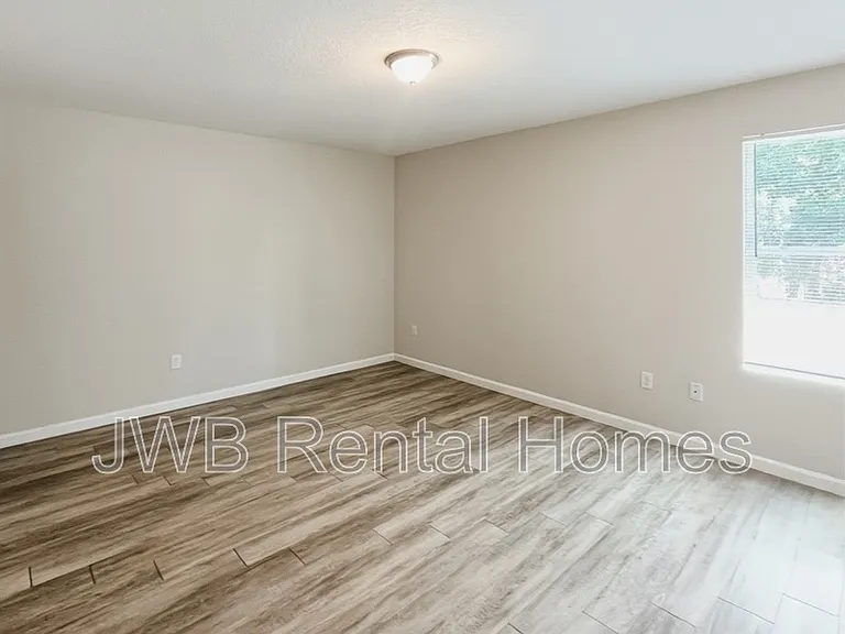 1209 Ellis Rd S — Photo 8