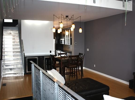 4th image of 586 W 40th St
