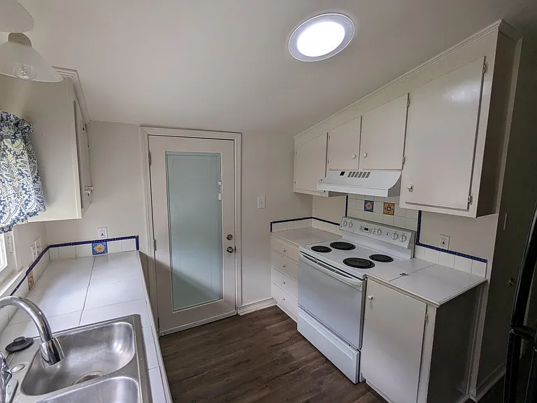 6 S Summit St #A — Photo 14