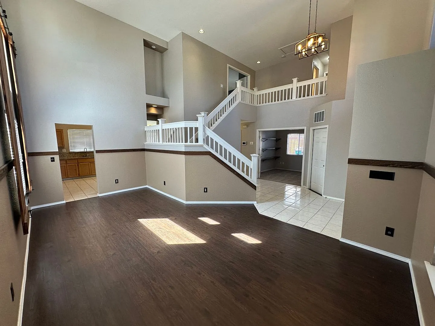 Gorgeous Antioch Home 3 Car Garage w/ SOLAR — Photo 4