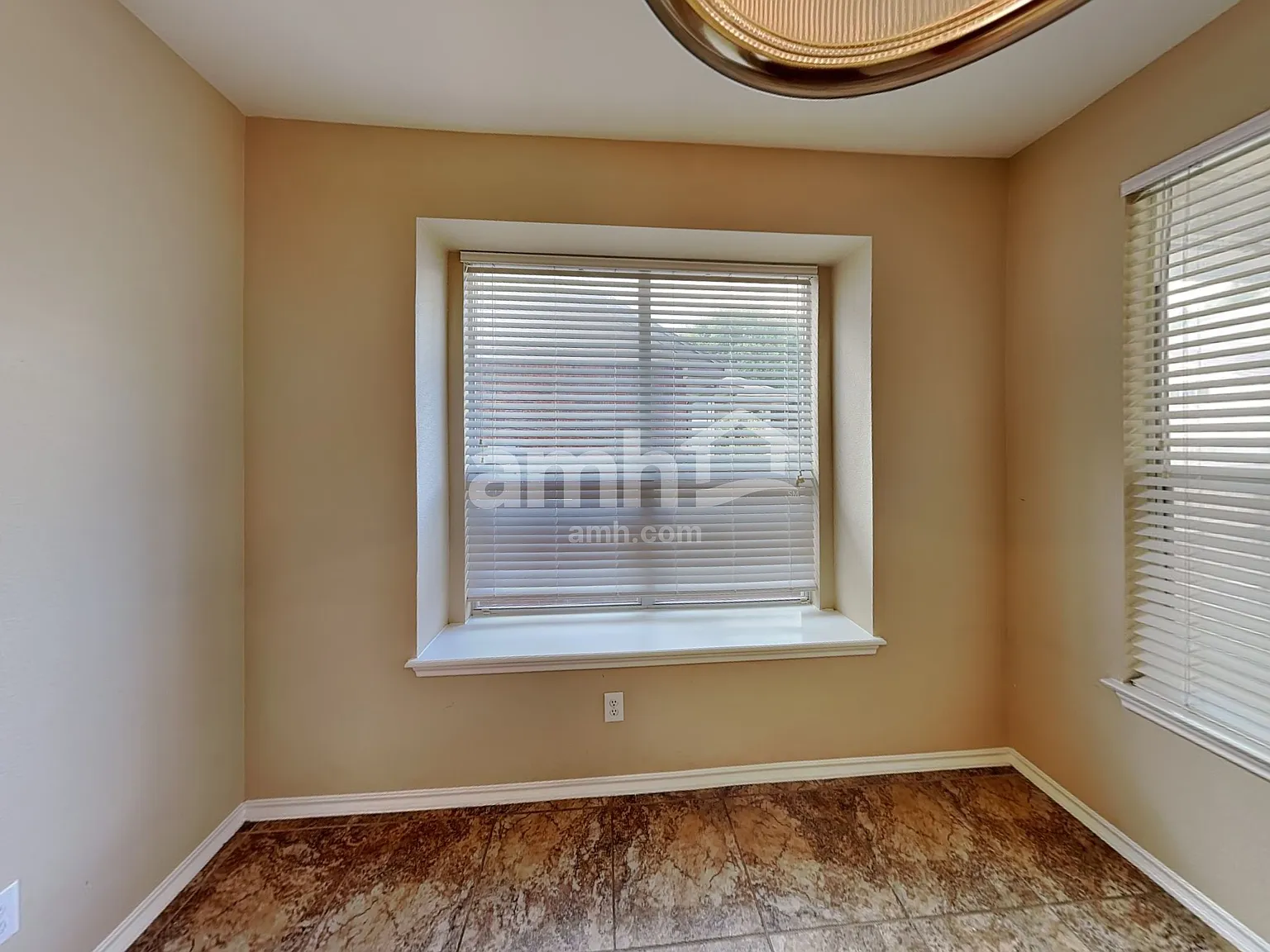 4 bed, 3.5 bath, 3006 sqft, $2,325 — Photo 4
