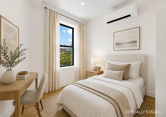 Bedroom, photo 1