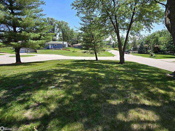 4th image of 1011 Crest Dr