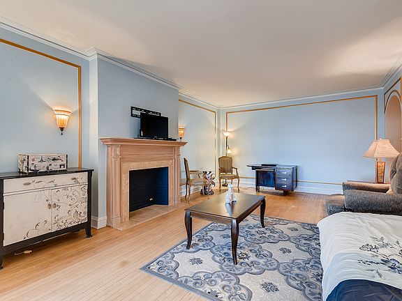 3rd image of 6935 S Crandon Ave APT 6D