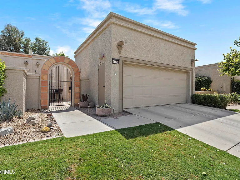8479 N 84th Pl — Photo 4
