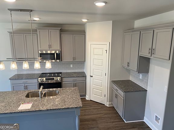 7th image of this home