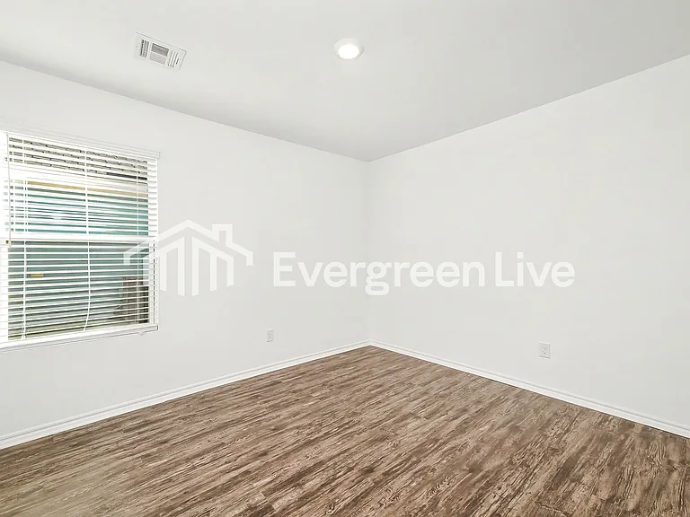 2308 Bleeker St — Photo 13