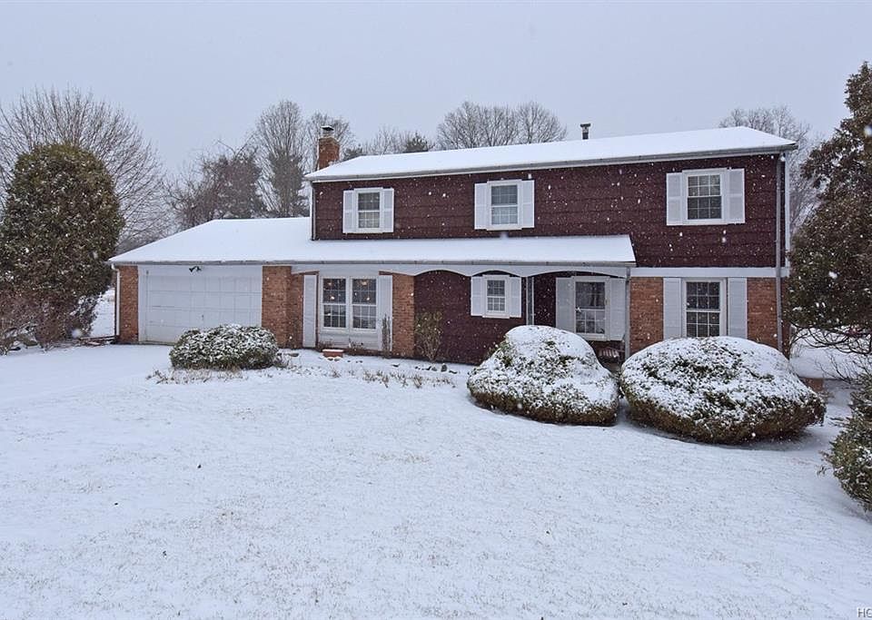 1st image of 8 Concord Dr