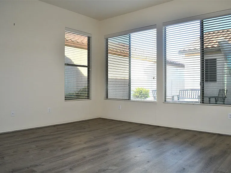 3562 S Wren Dr — Photo 2
