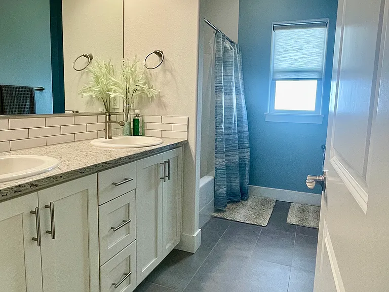 Kids/Common Bath, Second floor