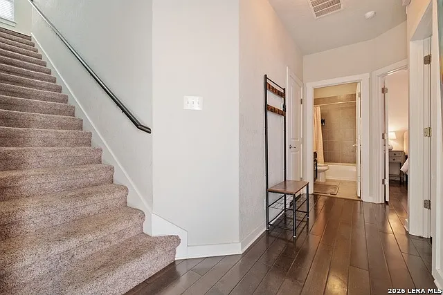 3 bed, 2.5 bath, 1315 sqft, $2,100 — Photo 2
